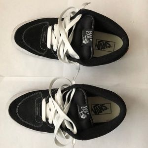 Van’s Half Cab Black Suede/White Size 9 Men’s